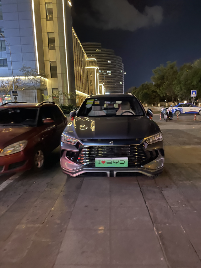 入坑第二天，感觉不太好一、车在城里开还是比较舒服，中低速行驶车里比较安静，隔音