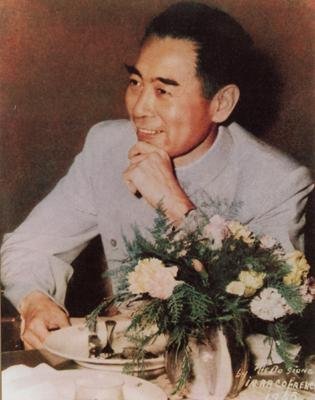 1949年11月8日，外交部成立大会，开场就出了“事故”。李克农上台：“请周总理