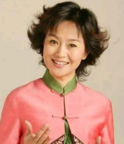1999年，鞠萍向丈夫提出了离婚，丈夫同意离婚，却让她二选一，孩子和财产只能带走