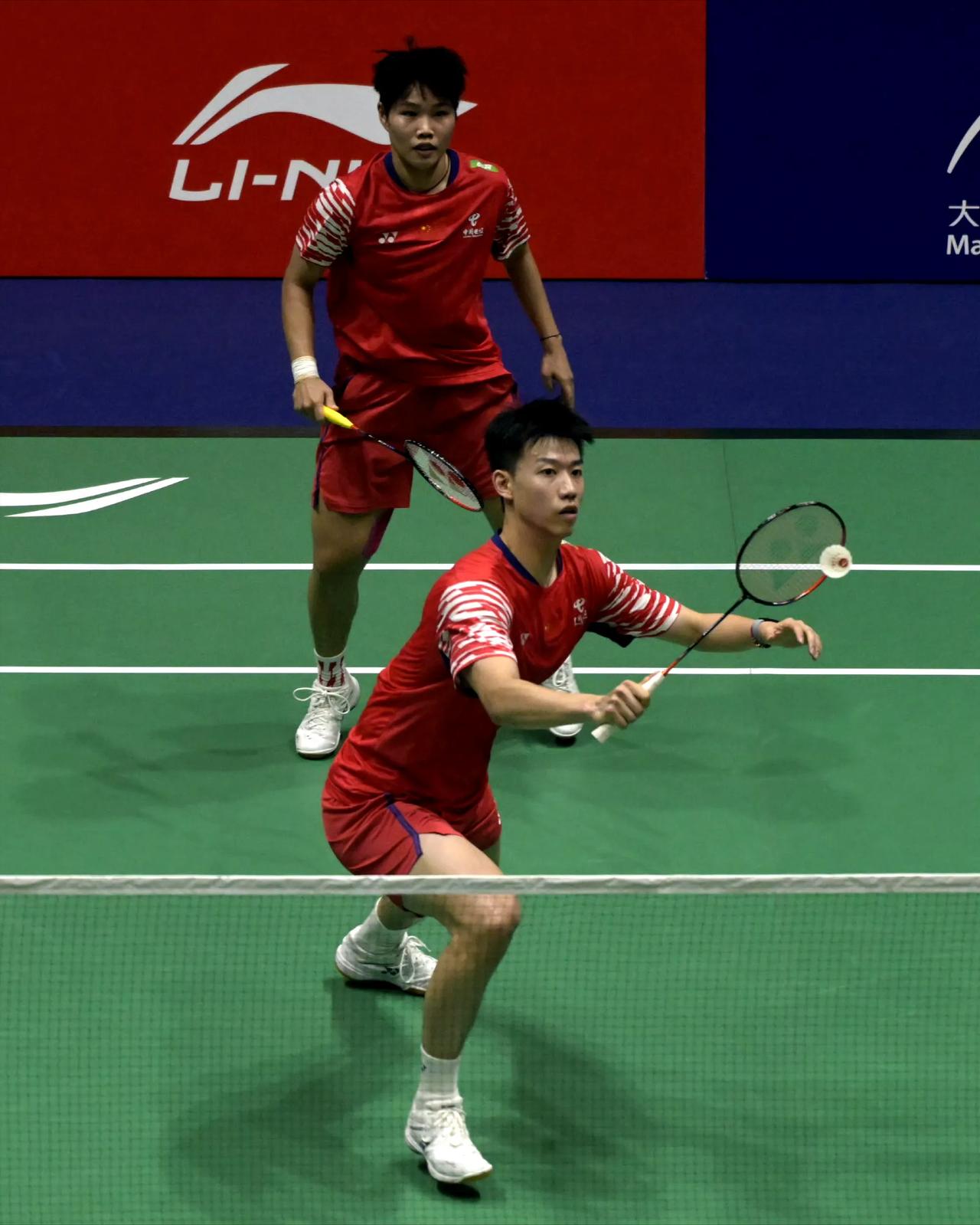 凤凰险胜世界羽联超级1000赛事全英羽毛球公开赛3日开赛，第一场比赛就非常刺激