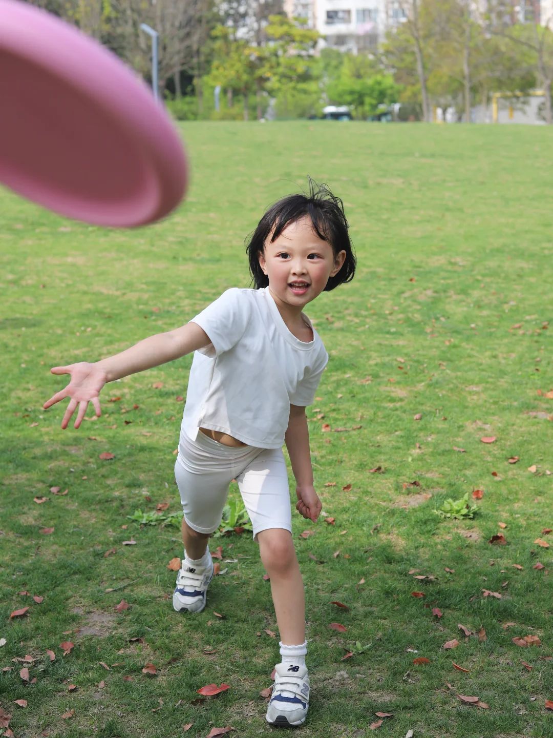 有没有一个会飞盘的小孩？