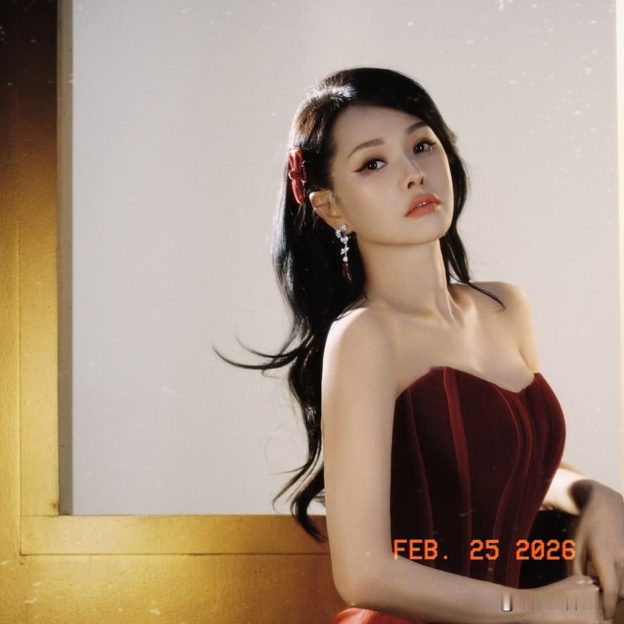 为什么伊能静能一夜扭转舆论原因很简单那就是伊能静开始改变了，她变得越来越像不