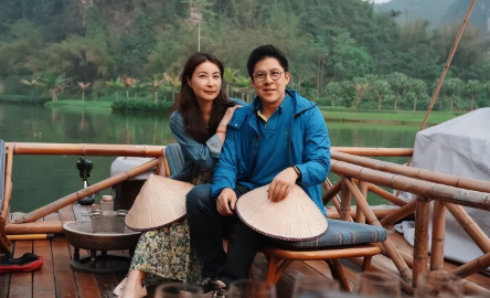 霍启刚一家最近的广西亲子游，又狠狠“打了”多少豪门的脸？这3个感慨不得不说：