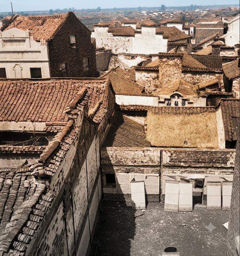 1940年，南京沦陷三年，南京老城南民居俯瞰全景，层层叠叠的青砖灰瓦铺展至视野尽
