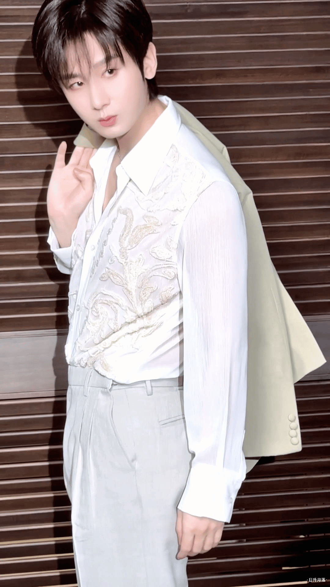 感觉成毅这段时间一直在上海拍sw啊，这次到底拍了多少个sw啊？可不可以先宣一个，