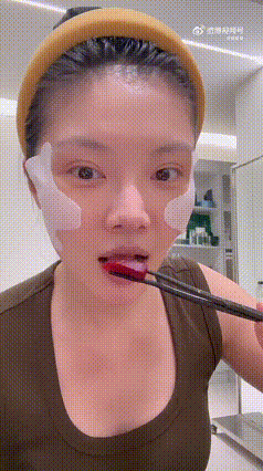徐冬冬好真实的素颜徐冬冬素颜好真实！没有滤镜修饰，肌肤状态自然，这份不遮掩的坦