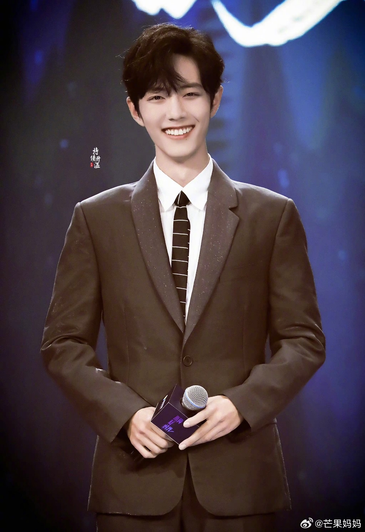 妈呀肖战这个笑起来亮晶晶的眼睛直接梦回6年前...