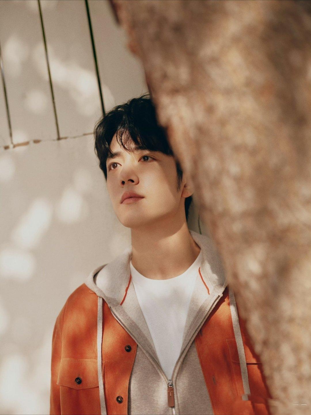 肖战澳门之约，一场梦与爱的盛宴当肖战现身澳门，那场面简直如梦幻般绚烂，让无数