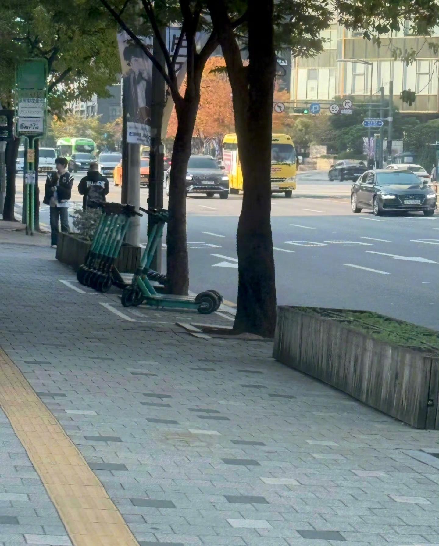 怎么有人坐公交还能偶遇啊！！我要闹了😖😖😖路人坐公交偶遇章昊