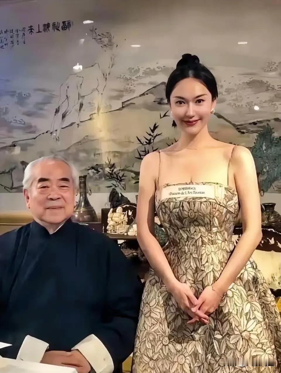 范曾和徐萌的婚姻状况着实令人费解。2024年4月，年近九旬的范曾再度步入婚姻殿堂