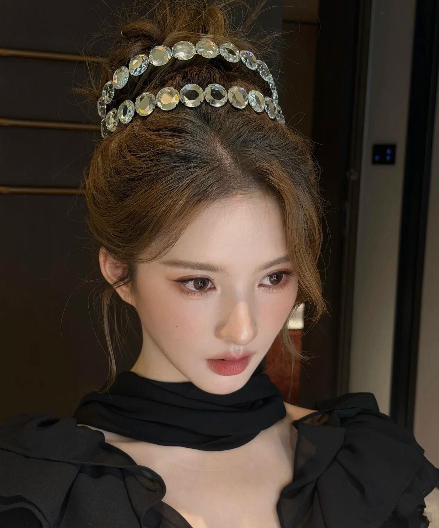 刘些宁好像一只黑色小猫咪🐈⬛