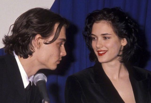 追女人，你就主动一些。我发现有些男人，就是犹犹豫豫。等你想清楚了，黄花菜都凉