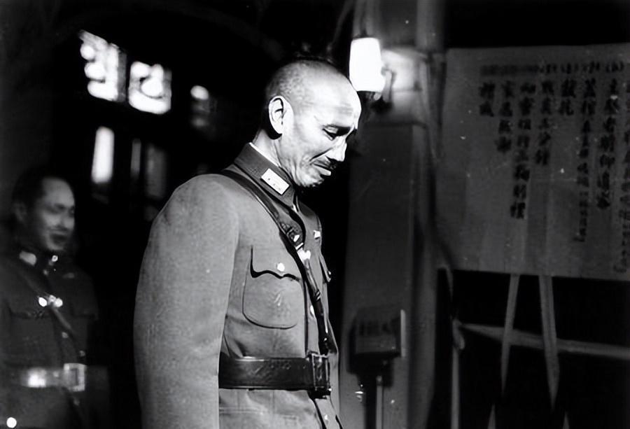 1952年公安副局长调查户口时意外认出管账先生竟是当年杀害项英的凶手吗？一九五