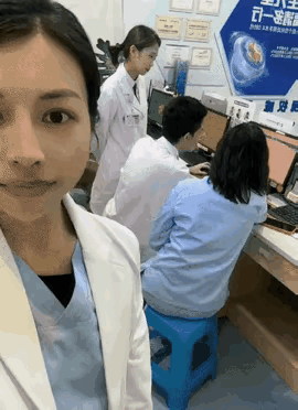 高兴！护理部新来了个帅哥男护士，太给力了[赞][玫瑰][大笑]医院护理部，一