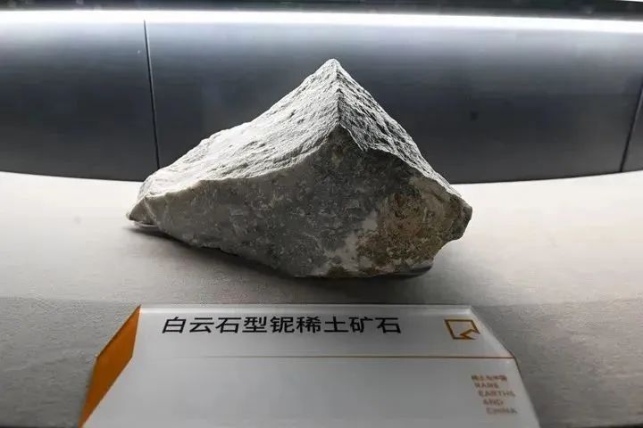 我国发现新稀土矿物
