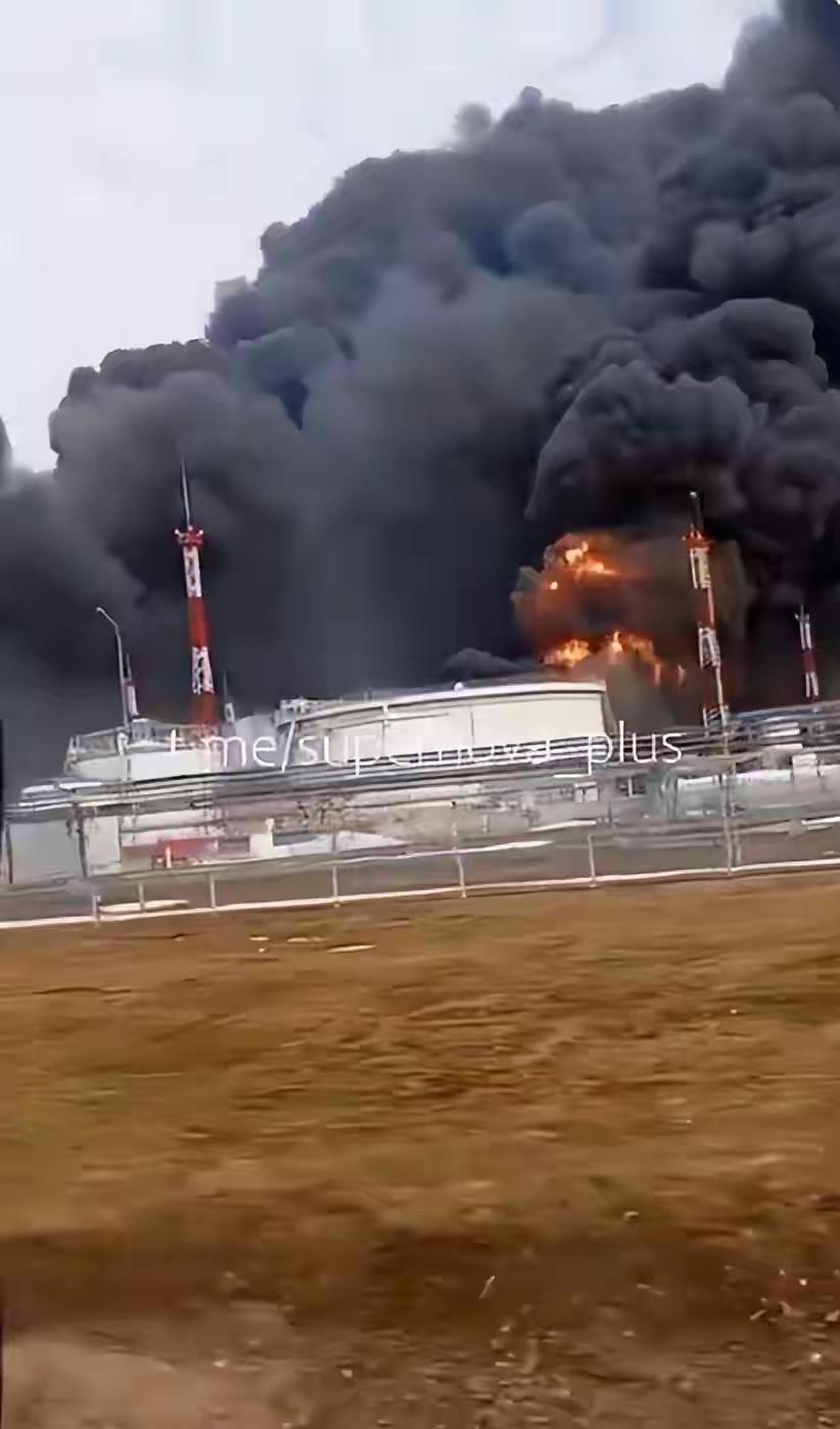 乌克兰的＂火攻＂战术令俄罗斯损失巨大。25日，乌克兰对俄罗