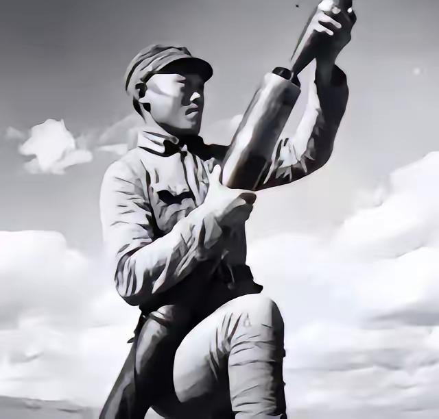 1945年，在山上休息的迫击炮手陈宝柳，忽然发现30多个日军和几个女人，正在不远