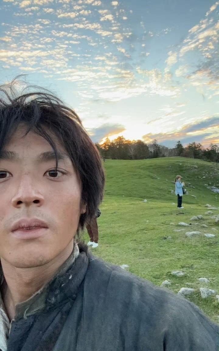 《归队》小贵陈靖可拍戏的时候是痛苦的，好几次给导演说需要缓缓，他是最懂田小贵内心