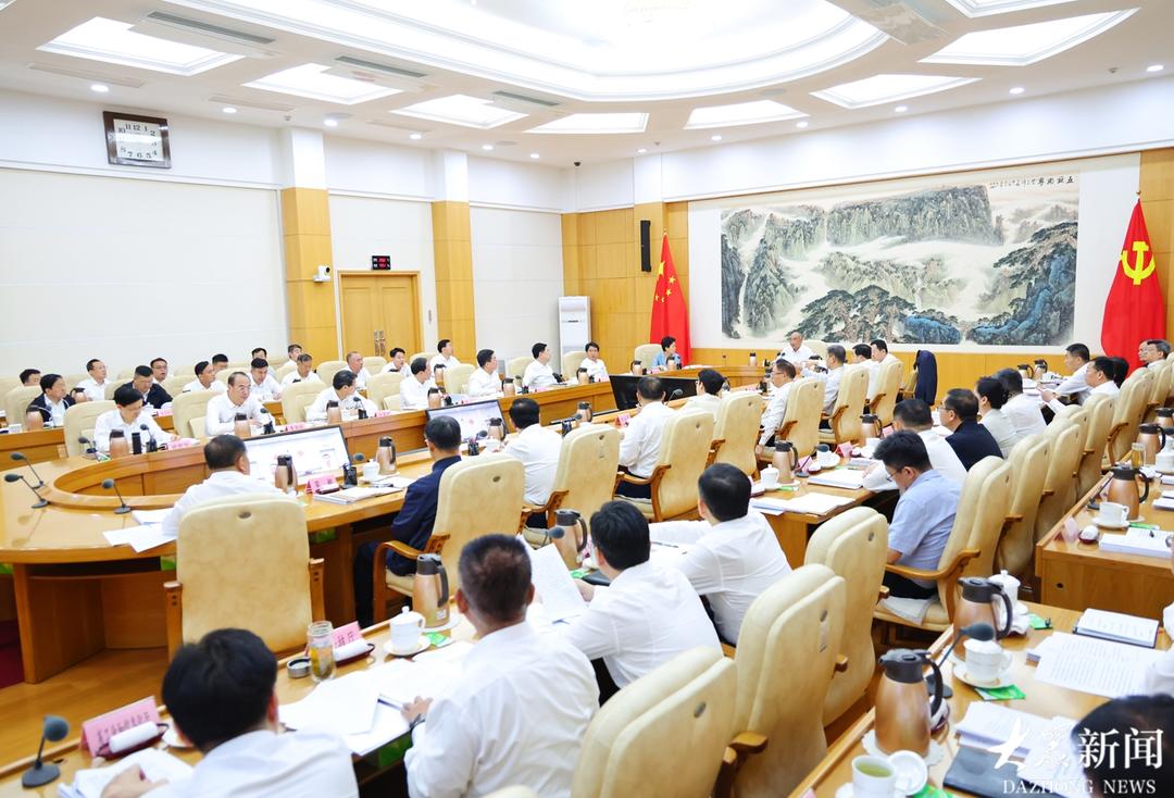 山东省委常委会召开会议