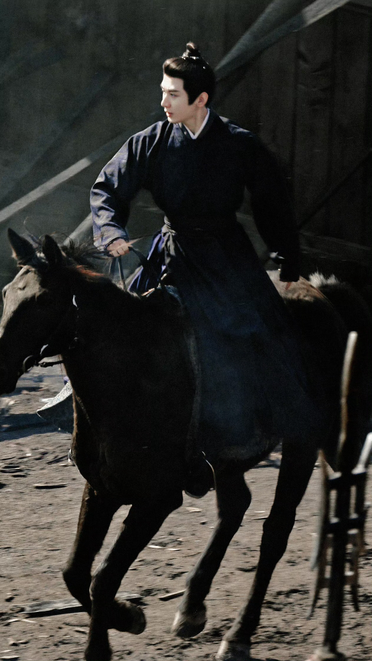 成毅成毅两京十五日匠心质感偶然瞥见网友晒的几张成毅《两京十五日》朱瞻基图，就