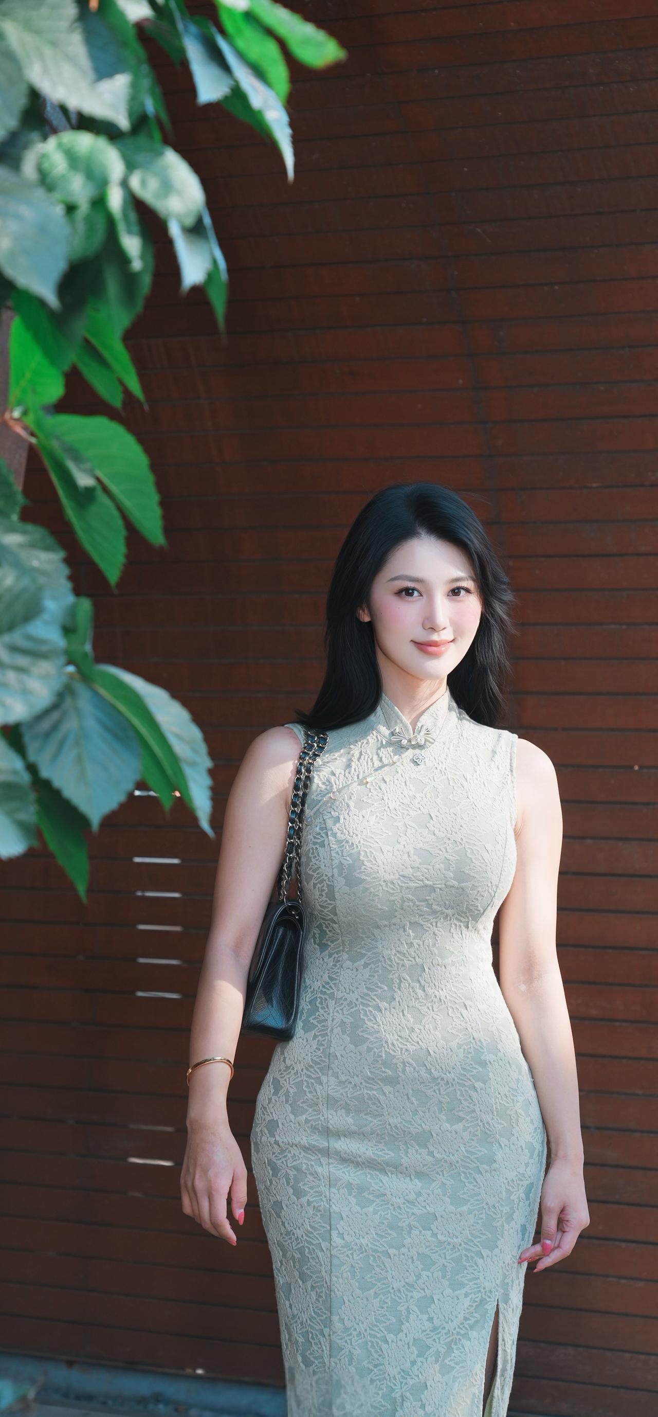 汽车博主，小姨，她穿旗袍好看[比心]小姨