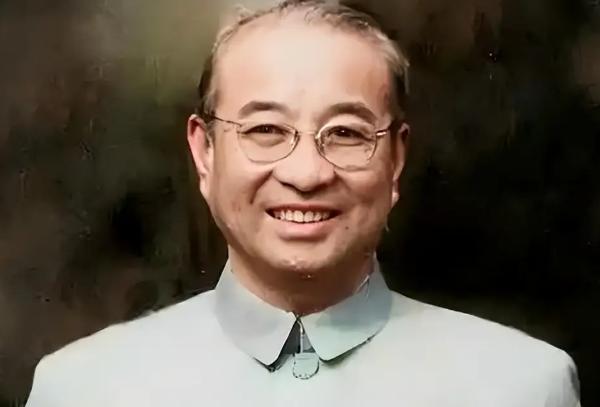 1961年3月上海，陈赓刚闭上眼离世，正处低谷、向来不求组织的粟裕，却在葬礼后破