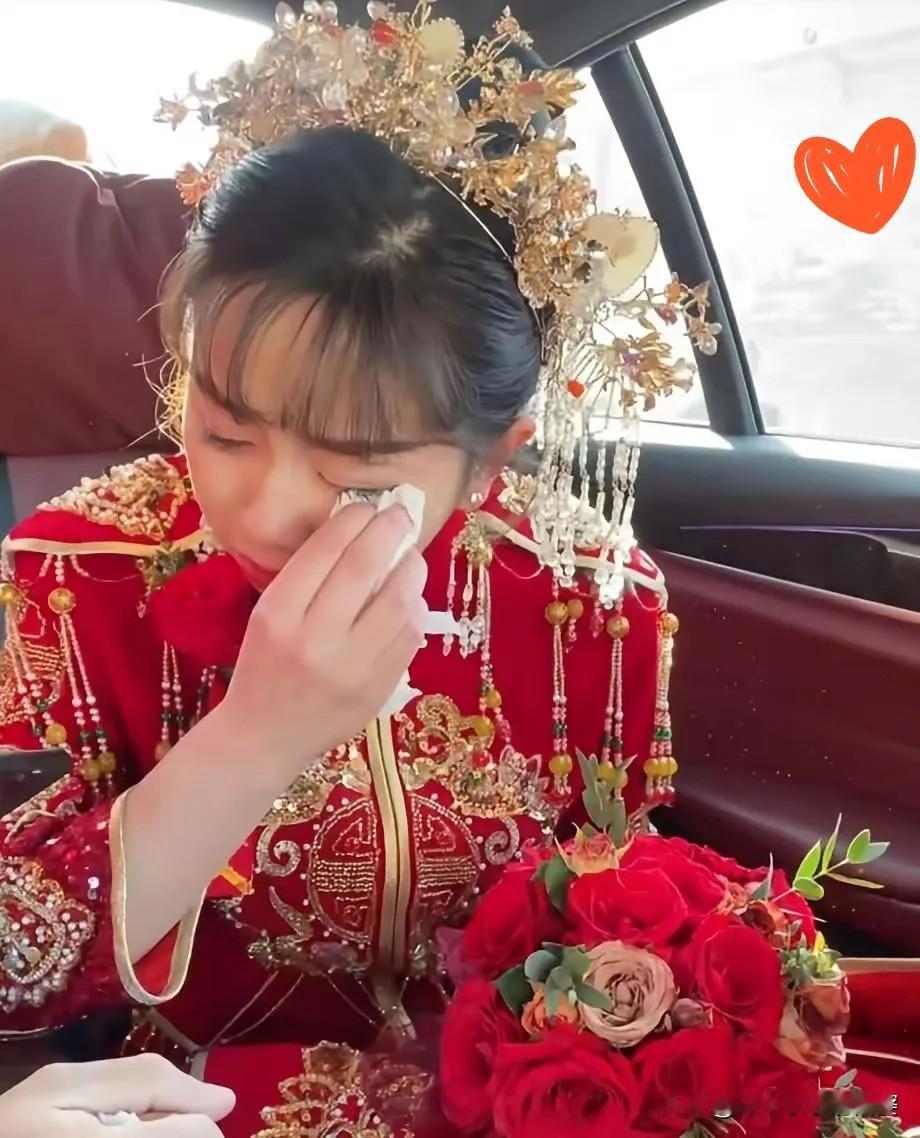 婚车停在酒店门口二十分钟，新娘死死按着车门，六万六下车费，少一分都不下车。谁都以