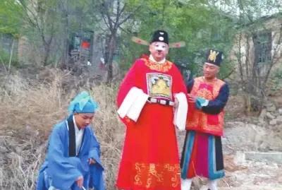 如果套用现在级别，明清时期一个县只有一个处级干部。七品知县算是正处级；二把手八品