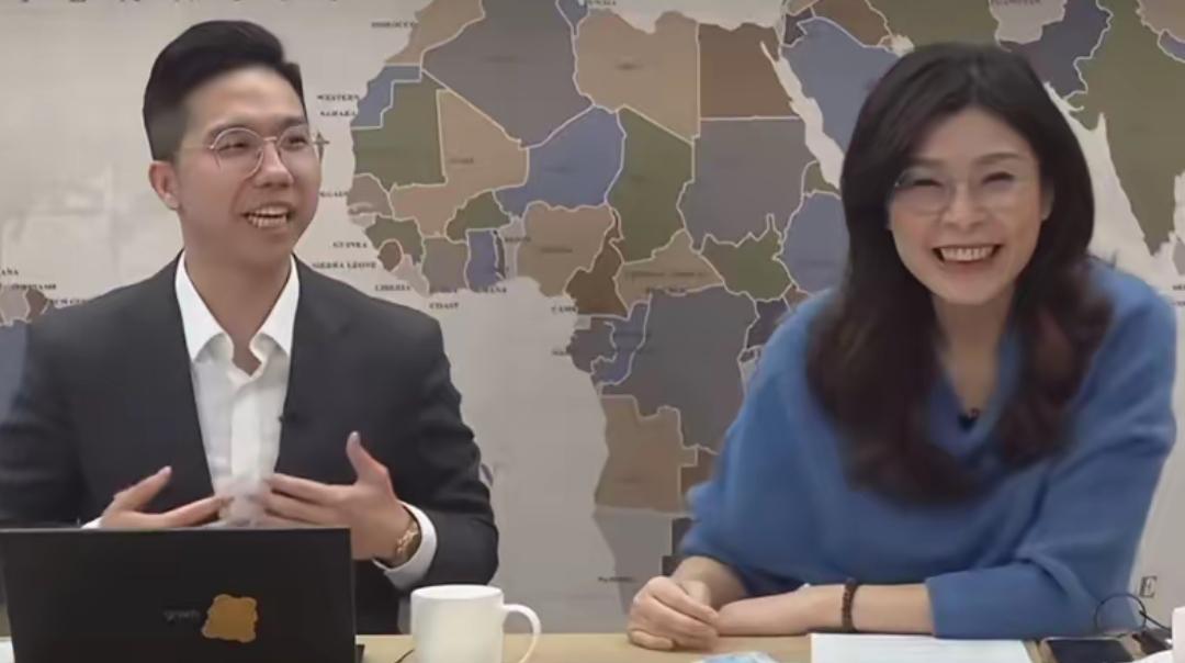 郑丽文对博主“历史哥”是真不错，在百忙当中上“历史哥”的节目，以表示对“历史哥”