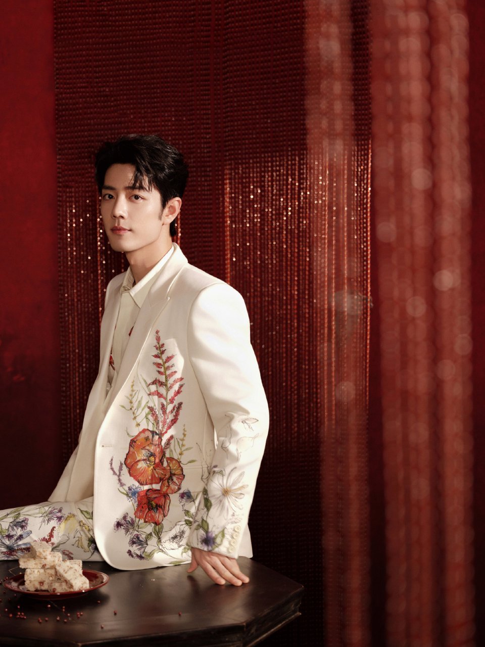 还好拍了很多照哈哈哈，好像今晚肖战是九点，吃完烧烤我就回去看，应该还来得及北京