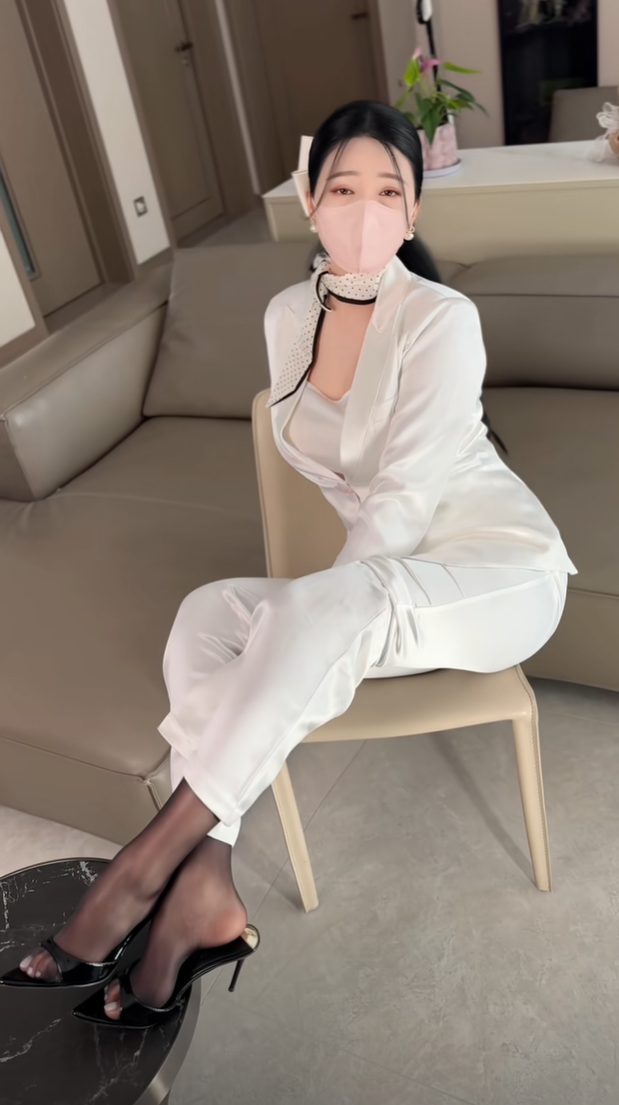 找个这样的老婆你会出去工作的吗？
