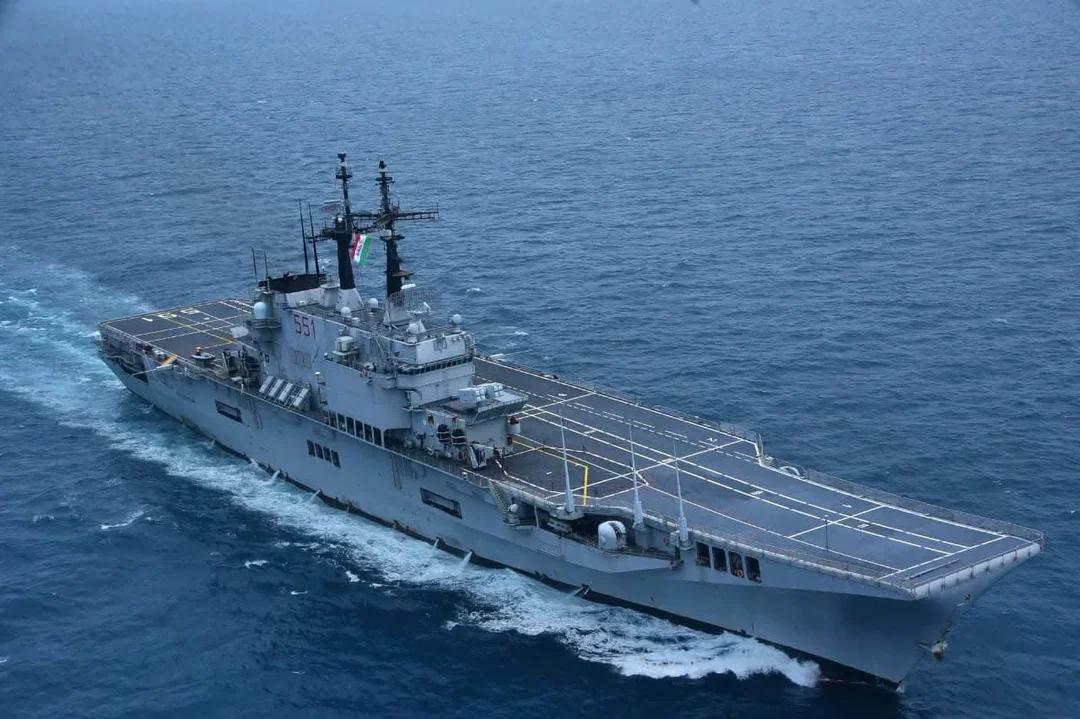 印尼（KRISriwijaya）号航母编队通过ALKII近日，印尼海军新入