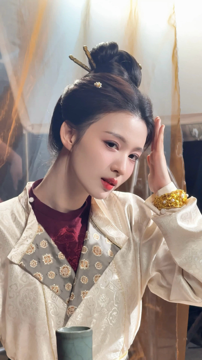 1.刘敏涛喜欢长相周正的男人，离婚后谈得都是比自己小二十岁左右的，非常懂得享受生