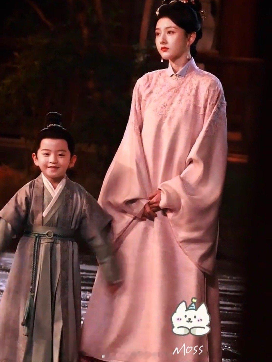 宋祖儿表妹万福甄嘉芙带娃路透就是说宋祖儿在电视剧《表妹万福》的新剧情中，已经有主