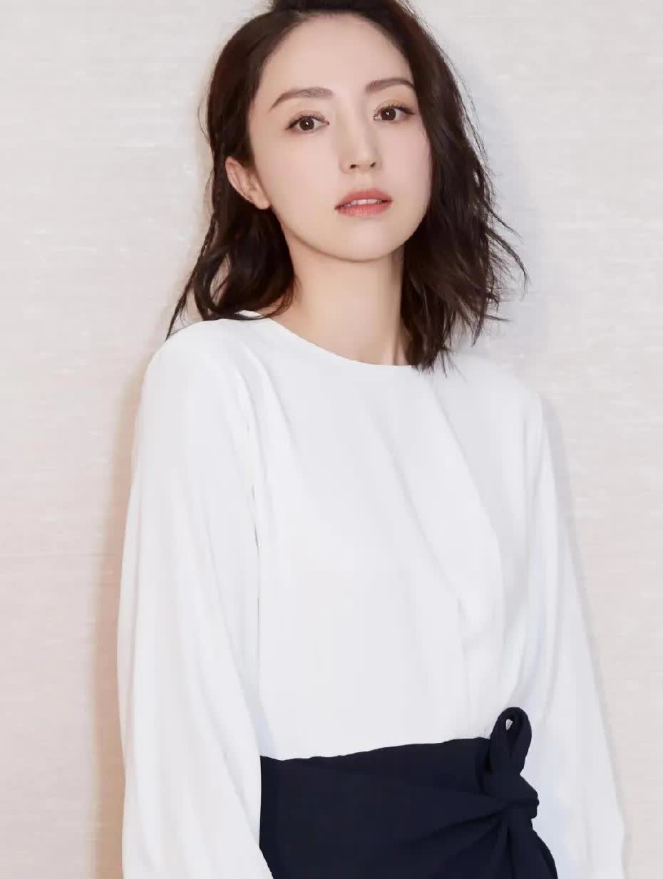 凌晨四点，董璇又偷偷出门行李箱轮子响得比闹钟还吵她二婚老公住燕郊