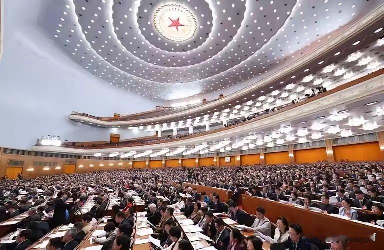 不吹不黑，今年两会应当通过的几个建议。第一个就是零活退休，男性工龄满35年、女性