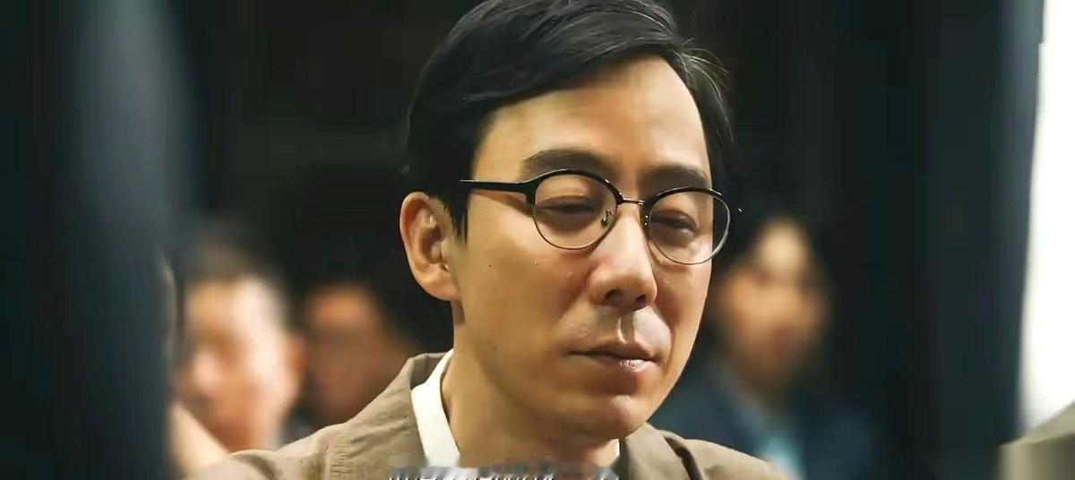 央视国安剧《交锋》里有一段戏，看完让人后背发紧。曹了平因为泄露东风31导弹机密，