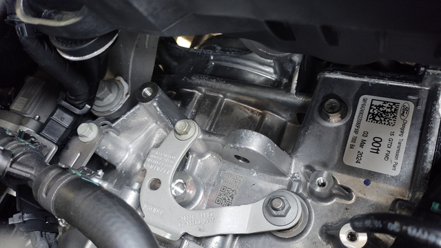 刚提的蒙迪欧发动机舱里面的铝合金全都像是氧化了一样！4S店说是正常情况，各位大