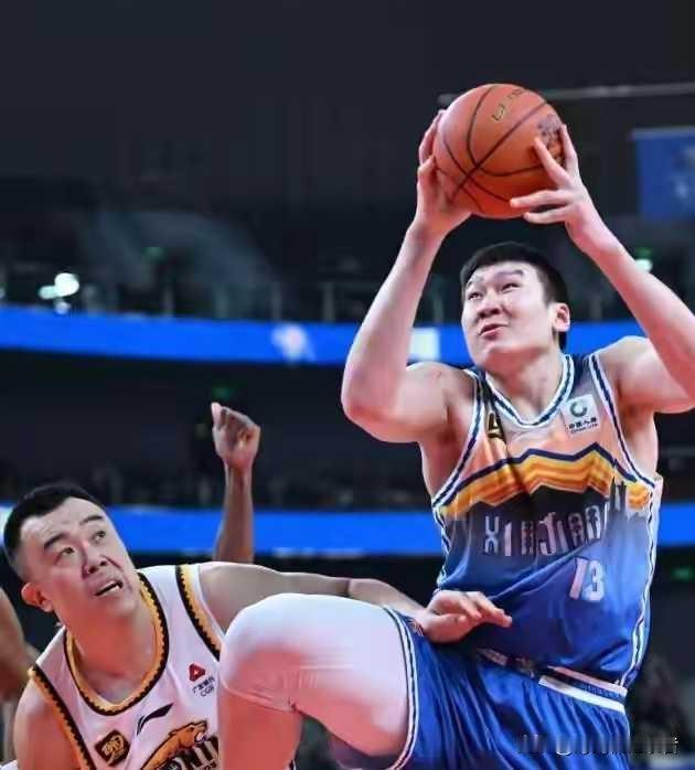 李炎哲的生活经历也是奇葩，父母在自己12岁时候就一起出家修行了，孩子不管了，放到