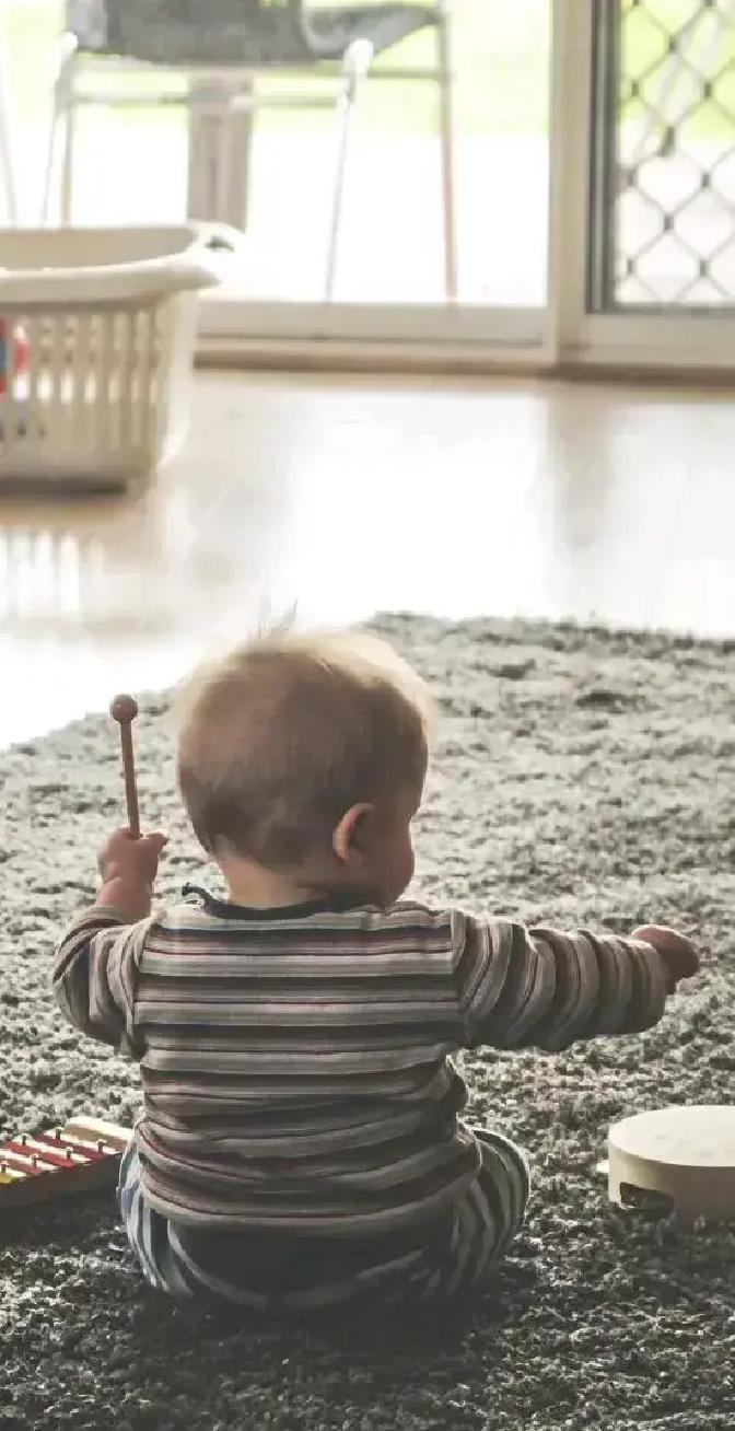 54岁更年期表姐吃安眠药都睡不踏实，表妹生完二胎直接开口让她住家带娃，4500一