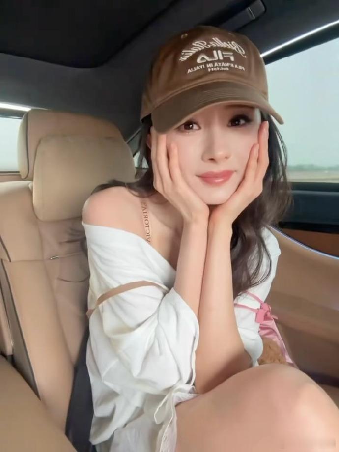 杨幂女友报备既视感杨幂特别会媚我们姐控完全女友报备既视感！多媚，我们爱看！