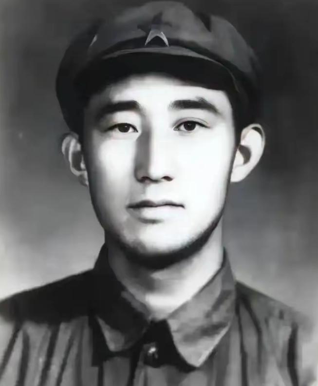 1949年，潜伏在敌人内部的地下党员吴荣森，已经引起了特务的怀疑，他察觉到危险后