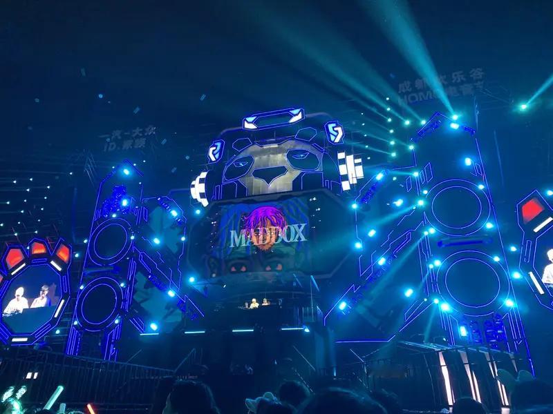 4月13日，那个曾在顺德8天胖8斤，还要求顺德“道歉”的博主“小熊Max蛮爱玩”