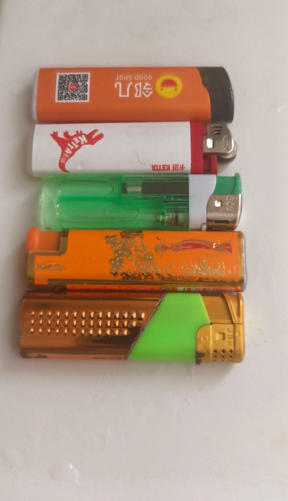 我妈今天抽第五根烟了，她记得比我清楚​​​