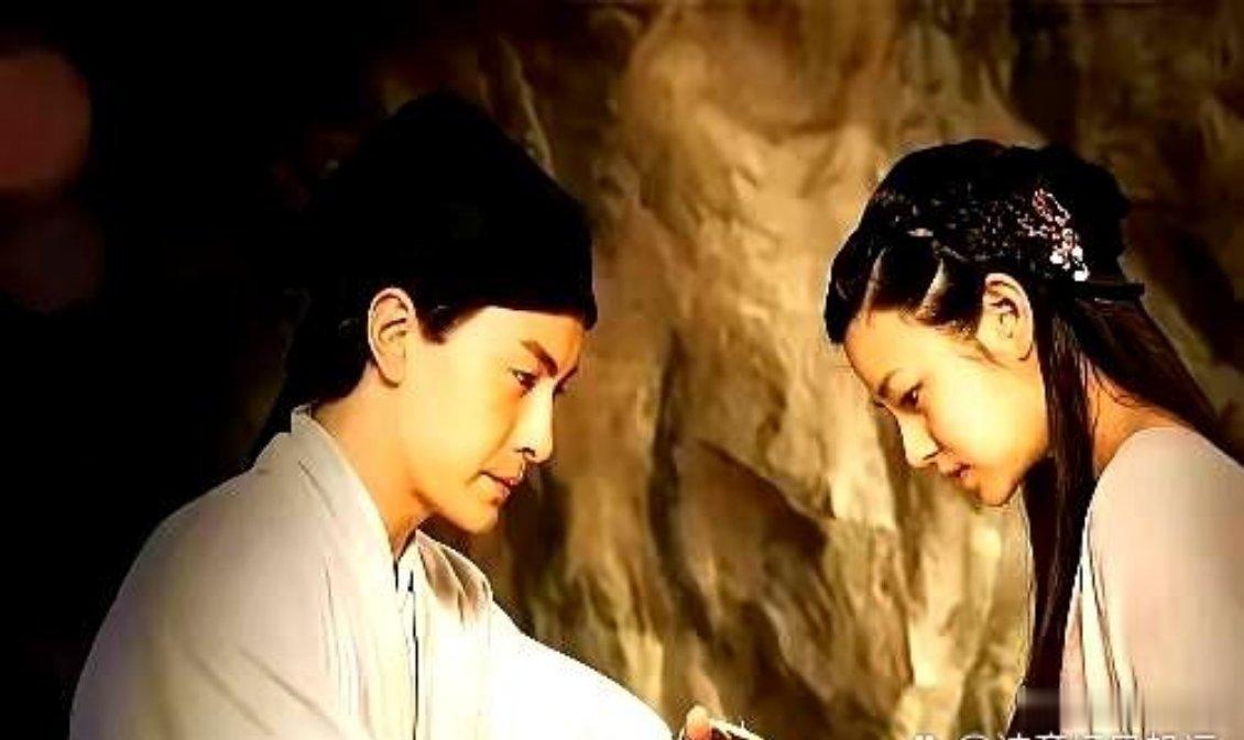 白居易晚年蓄养大量年轻侍妾，来时十四五岁，到十七八岁就被卖掉或转让，三年一换，从