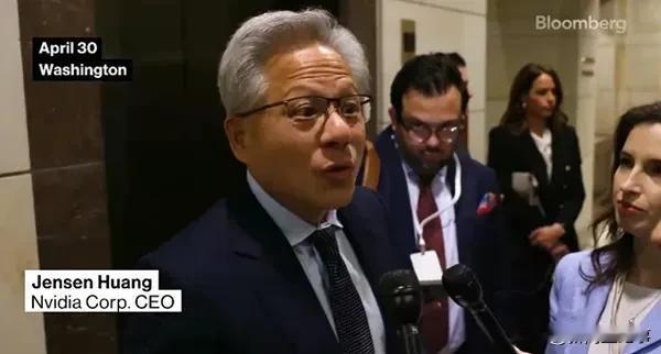 英伟达的老板黄仁勋最近在美国参加“山谷论坛”，又是罕见地穿上了西装，黄皮衣一紧张
