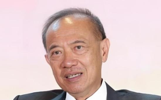新加坡前外长杨荣文说：“不要看美国动不动就威胁中国、制裁中国，其实美国从根本上不