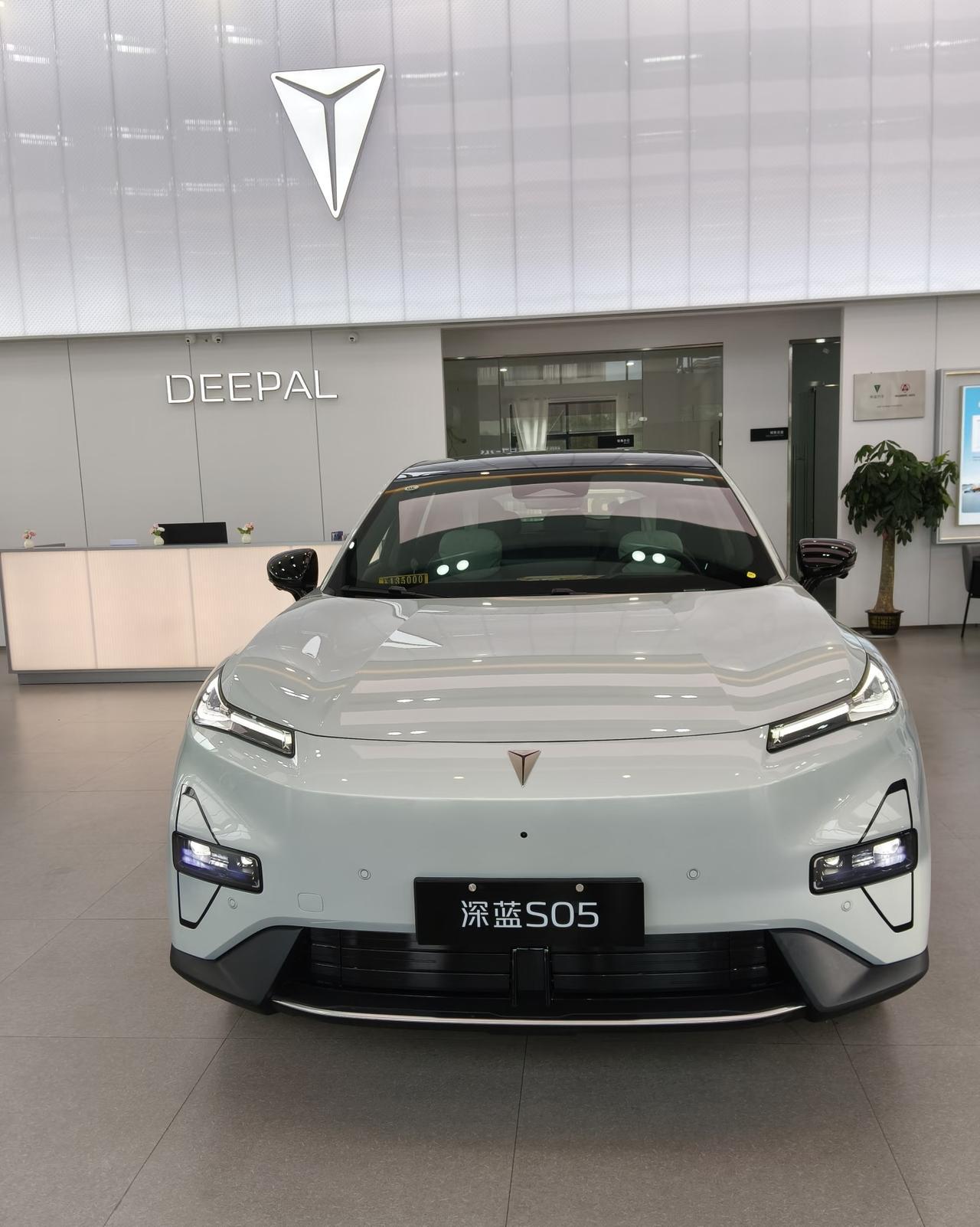 深蓝S051月销量5359辆，深蓝S052月销量5932辆，深蓝S05