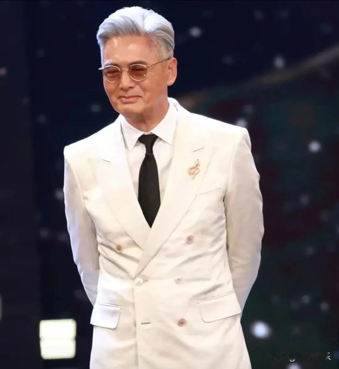 71岁周润发，庆生视频曝光！5月19日，有段时间没见的周润发悄悄冲上了热搜