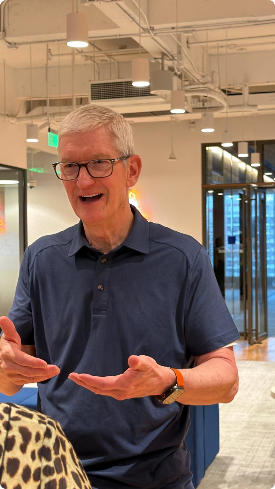 库克在上海接受采访时证实，国行苹果智能（AppleIntelligence）首批核心功能已获批，将于